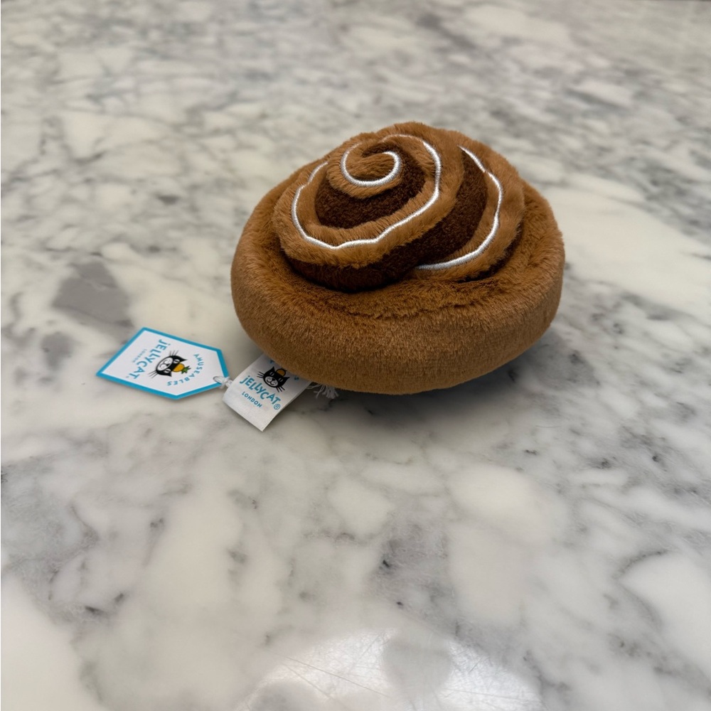 Jellycat Amuseable Cinnamon Bun - Picture 2 of 3
